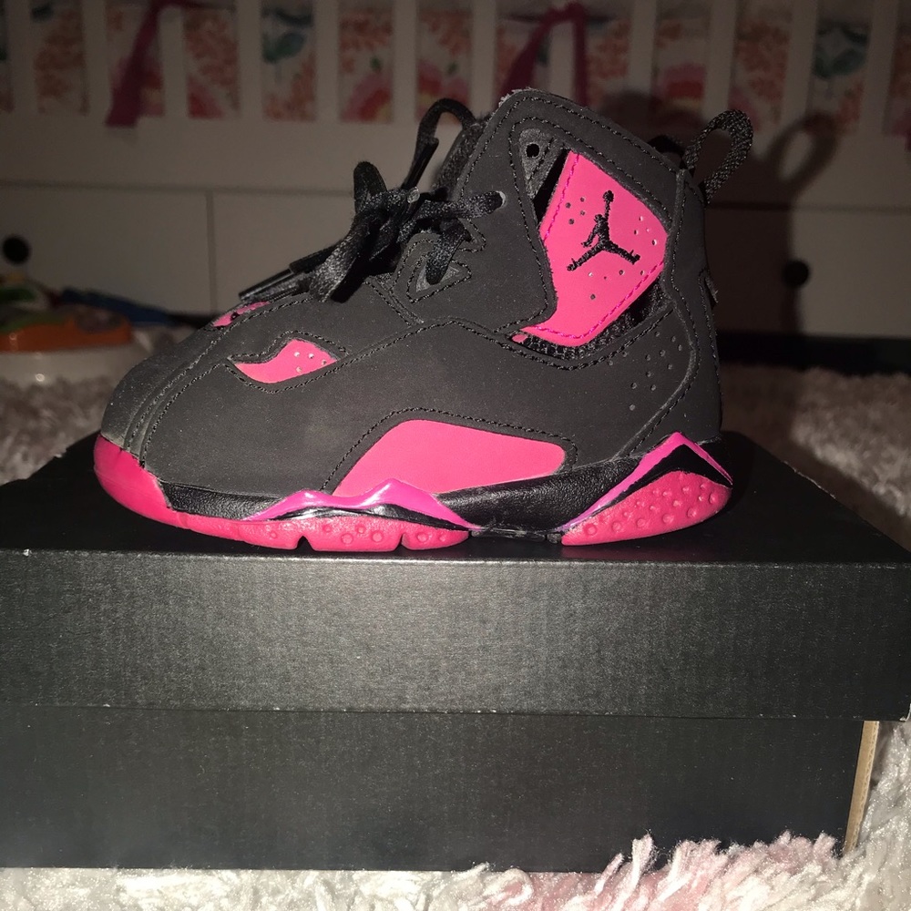 EUC toddler girl Jordan True Flight- size 5c